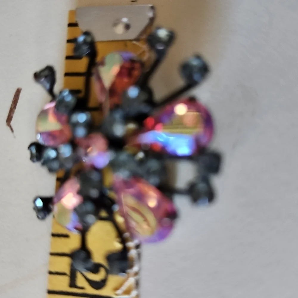 Gorgeous vintage crystal brooch